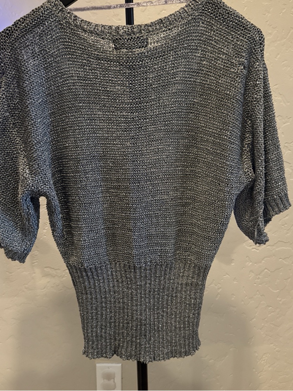 Spense Metallic Short Sleeve Scoop Neck Knit Sweater in Heather Gray